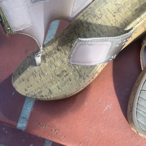 Vionic Rose Gold Sandals with Floral Details - Picture 4 of 5